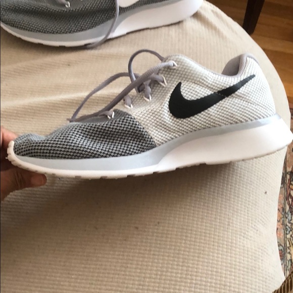 Nike sneakers gray size 10 - Picture 7 of 7